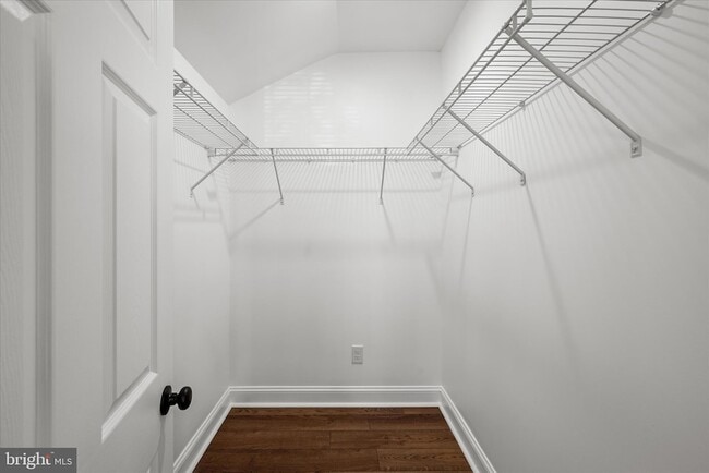 Building Photo - 117 E Monmouth St