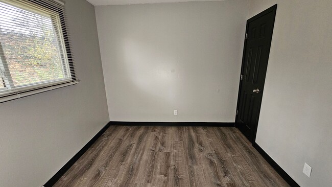 Building Photo - Newly Remodeled 3-Bedroom, 1-Bath Mansfield Home with Modern Upgrades & 2-Car Garage