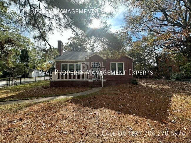 Building Photo - 3801 Tuckaseegee Rd