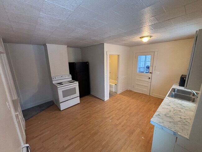 Building Photo - 602 Maine Ave