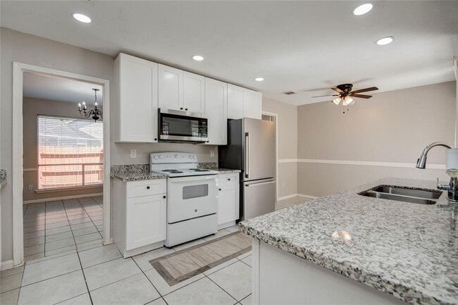 Building Photo - 25534 Pepper Ridge Ln