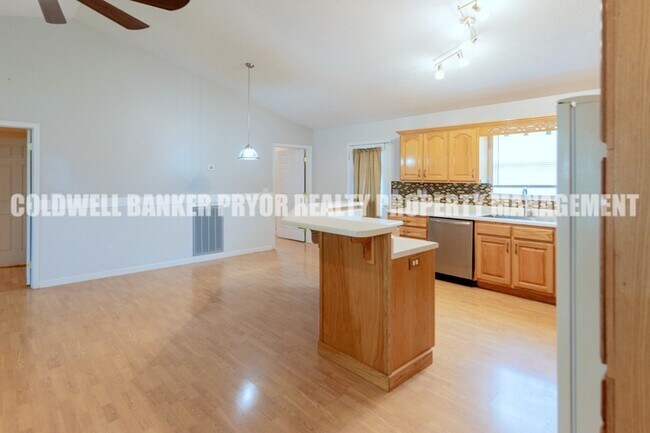 Building Photo - 295 Sky Dr