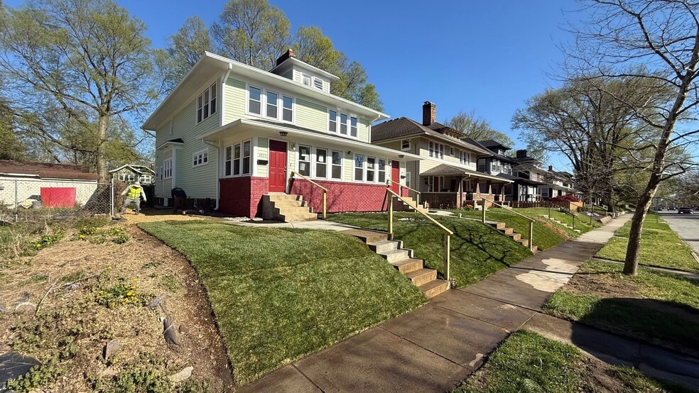 Building Photo - 4073 N College Ave