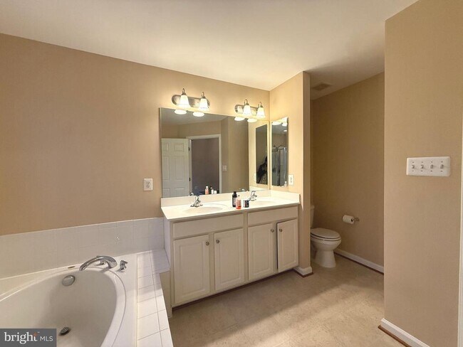 Building Photo - 60 Deerbrook Dr