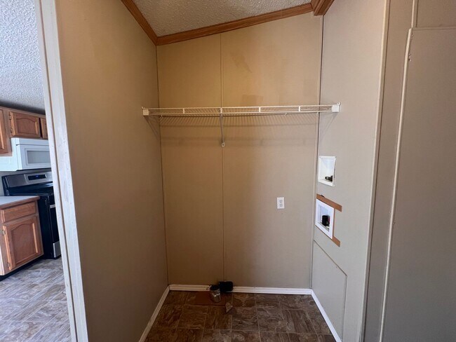 Building Photo - Spacious 5 Bedroom, 3 Bath Home with finished basement – Near Merdian and Pawnee – Available Now!