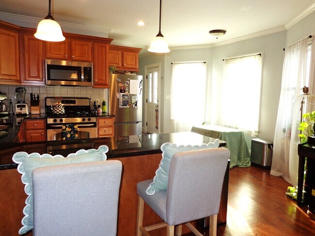 Building Photo - 17 Robbins St