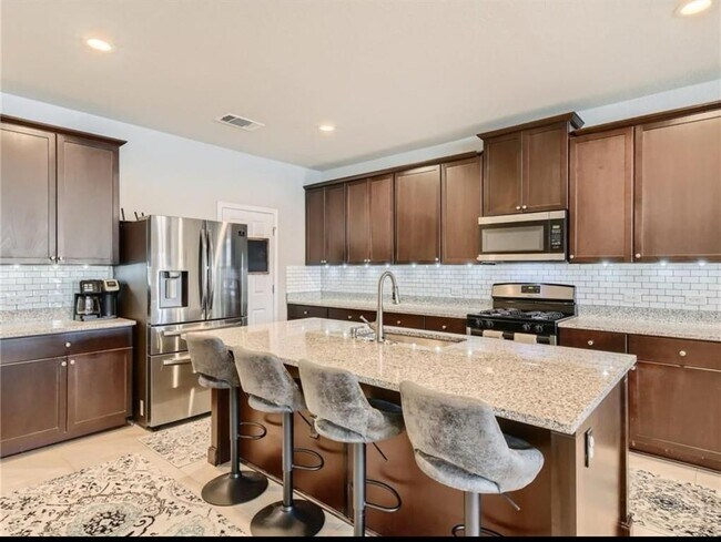Building Photo - 10921 Zoeller Dr