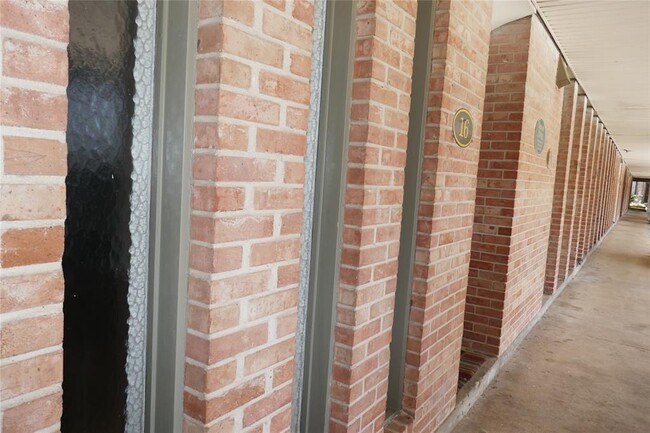 Building Photo - 6429 Bayou Glen Rd