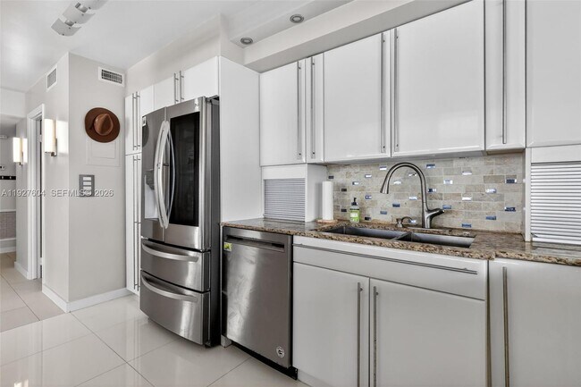 Building Photo - 11 Island Ave