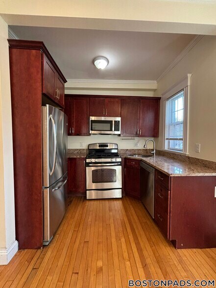 Building Photo - 154 Magazine St