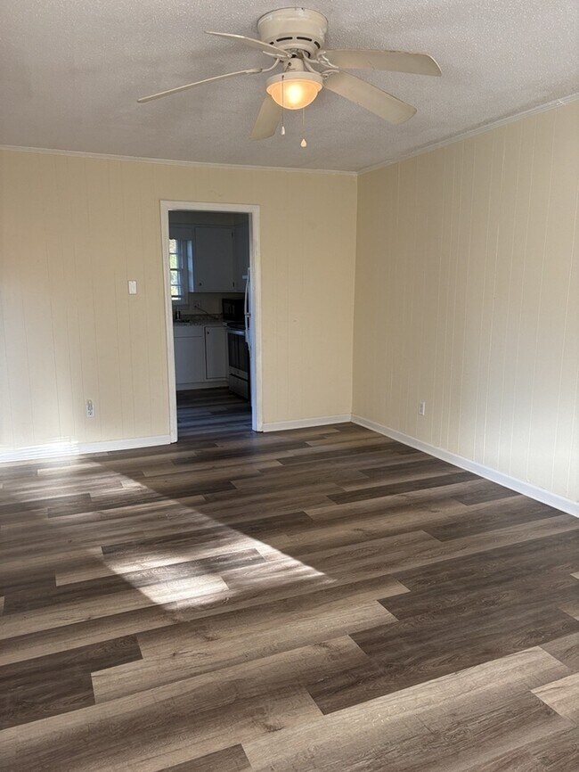 Building Photo - 2 Bedroom 2 Bathroom