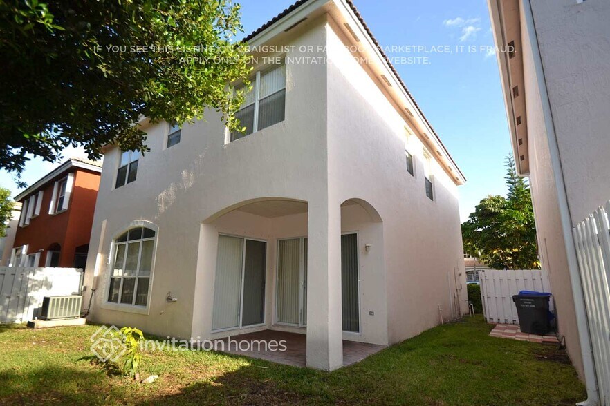 Building Photo - 3736 SW 50th St