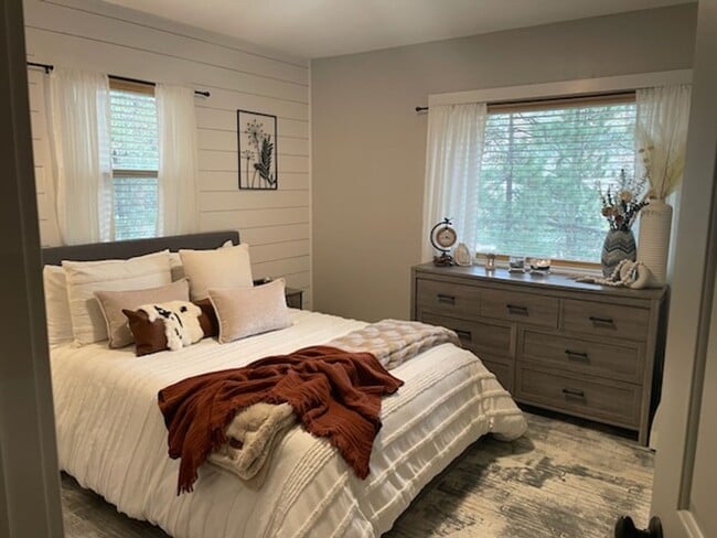 Building Photo - Cozy Cascade Home!