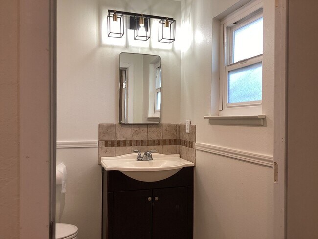 Building Photo - 4648 N 6th St