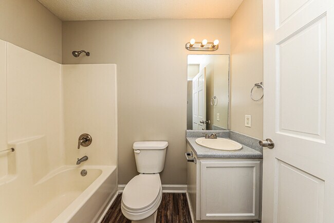 Building Photo - Fantastic 3bd/2ba home! Let yourself in!