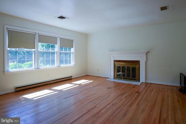 Building Photo - 3409 Beverly Dr
