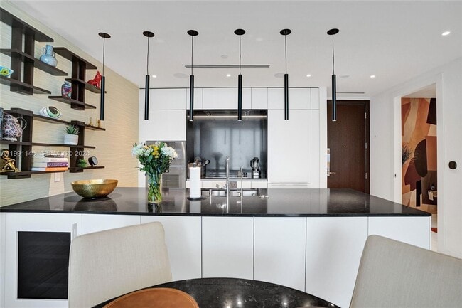 Building Photo - 300 Biscayne Blvd Way