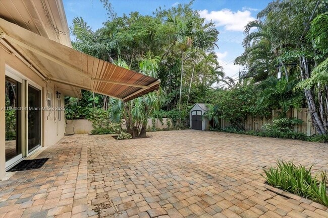 Building Photo - 613 NE 17th Terrace