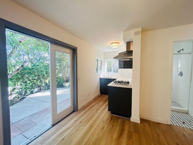 Building Photo - Lucretia Apartments