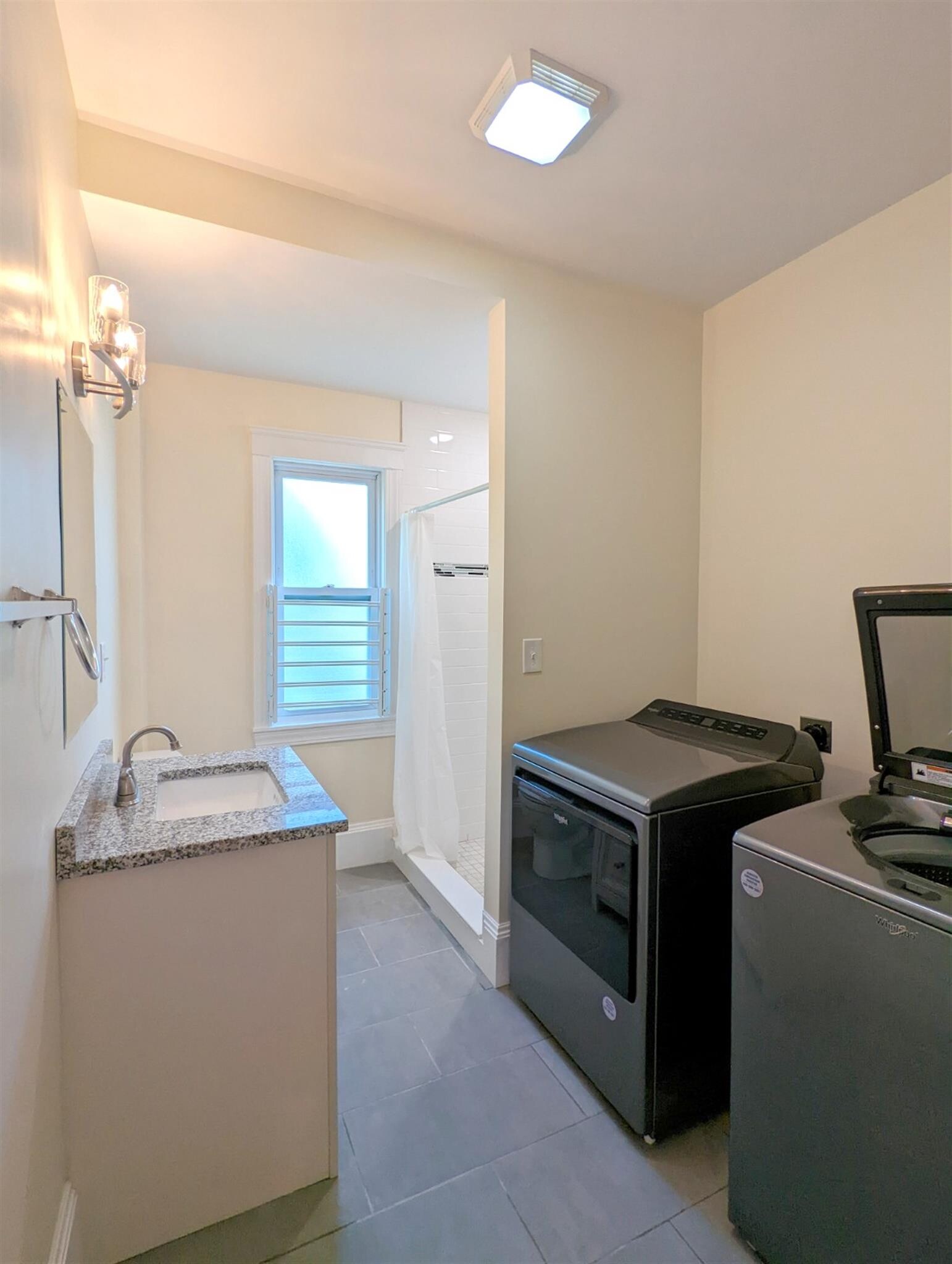 Building Photo - 8 Lowell Cir