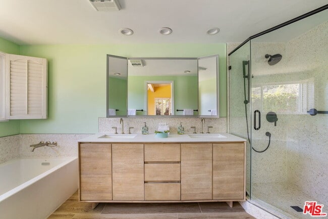 Building Photo - 1336 Bienveneda Ave