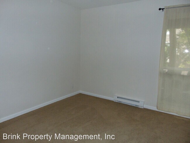 Building Photo - 2 br, 1 bath House - 922 100th Ave NE #13