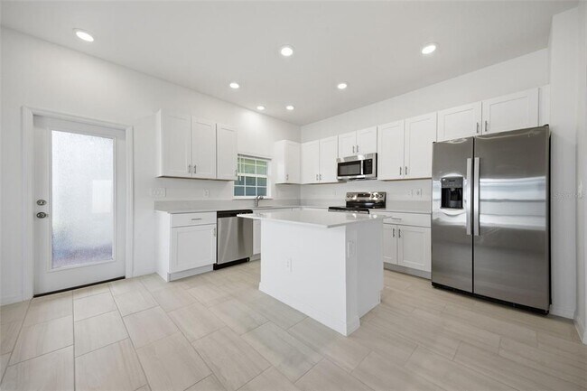 Building Photo - 10815 Ichetucknee Wy