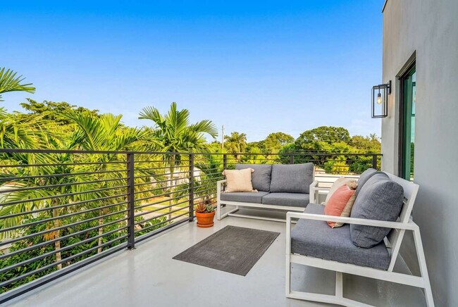 Building Photo - 1111 E Las Olas Blvd