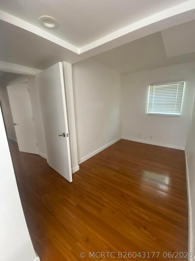 Building Photo - 809 E Broward Blvd
