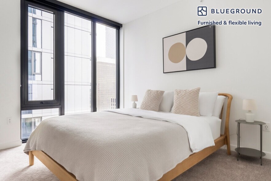 Building Photo - 704 Spring St