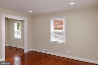 Building Photo - 632 Faraday Pl NE