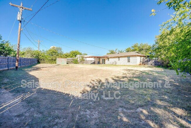 Building Photo - 1113 Gifford Dr