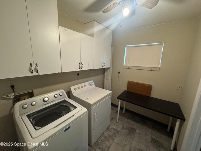 Building Photo - 530 Escarole St SE