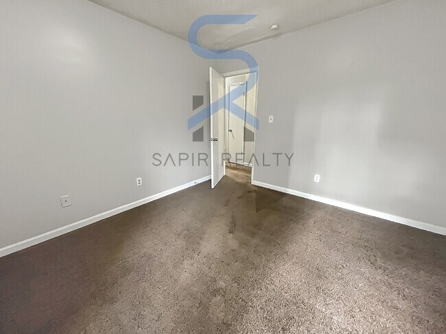 Building Photo - 6224 Wellington Dr