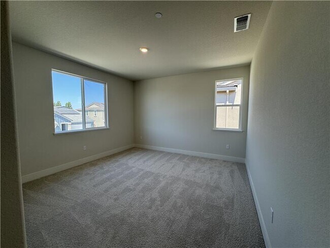Building Photo - 140 Labrusca Dr
