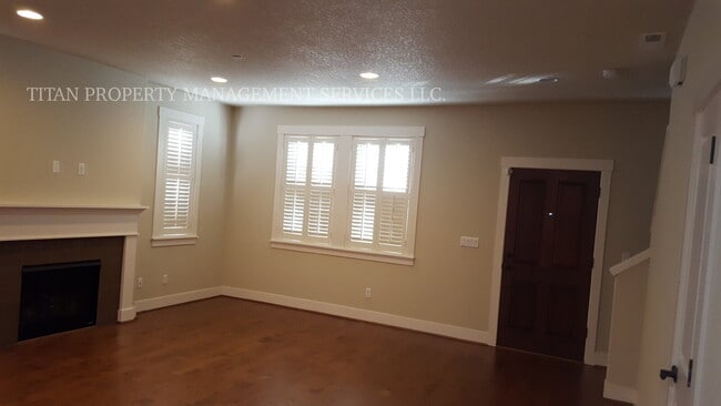 Building Photo - Charming 3-Bed Oasis with 2.5 Baths in Wilsonville - Perfectly Spacious at 1,530 Sq Ft!