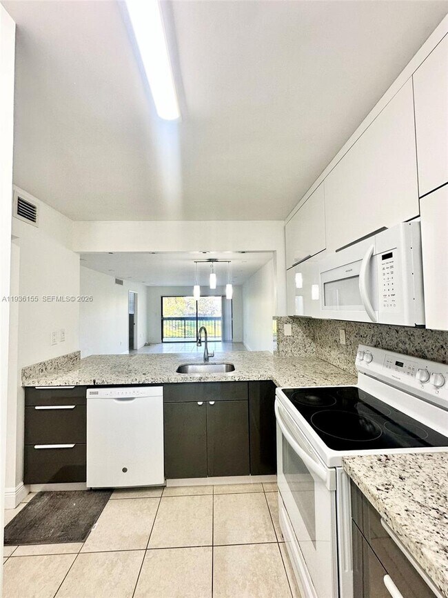 Building Photo - 10315 NW 9th St Cir