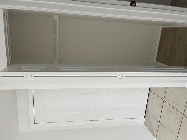 Building Photo - 5024 Lantana Rd