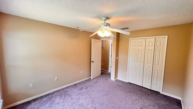 Building Photo - Huge!! 3 bedroom 2 bath in Deltona Lakes. ...