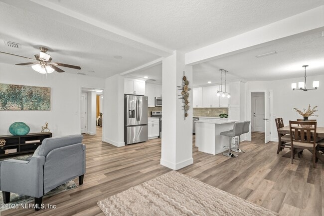 Building Photo - 805 Garth Ave