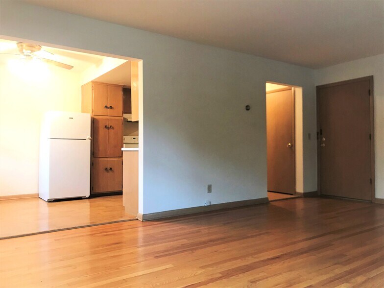 Building Photo - 413 Pawling St