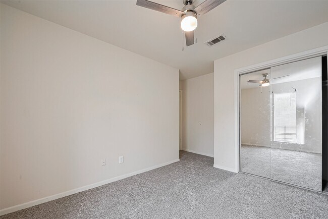 Building Photo - 13731 Greenway Dr