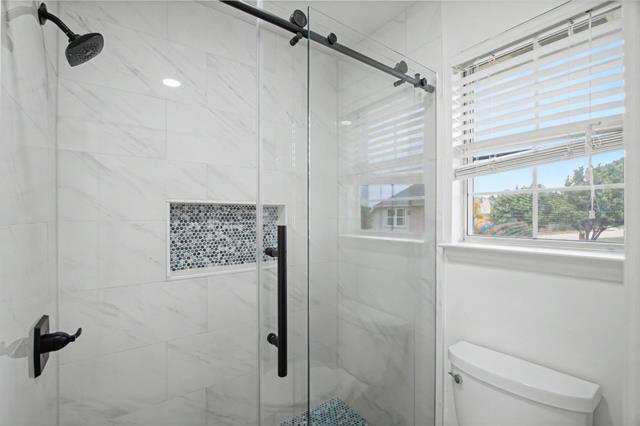 Building Photo - 805 Saratoga Dr