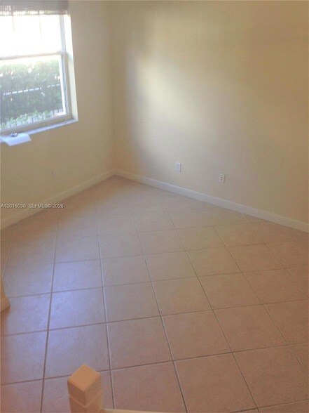 Building Photo - 690 Amador Ln