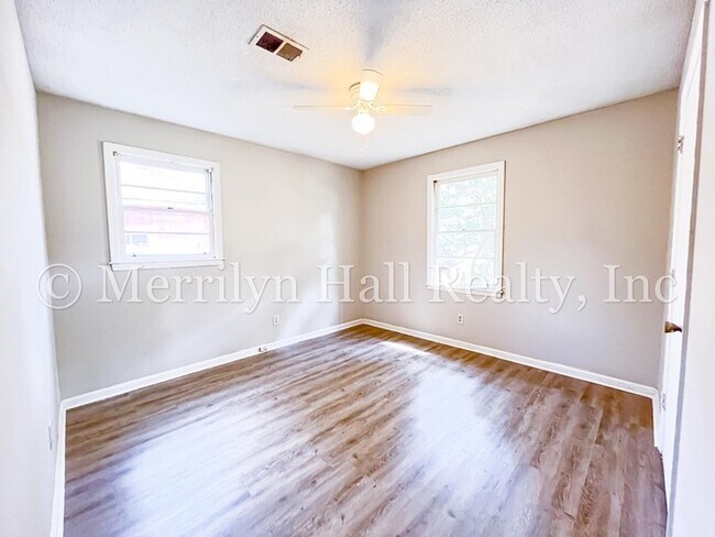 Building Photo - Updated 3 Bedroom home with Luxury Vinyl P...