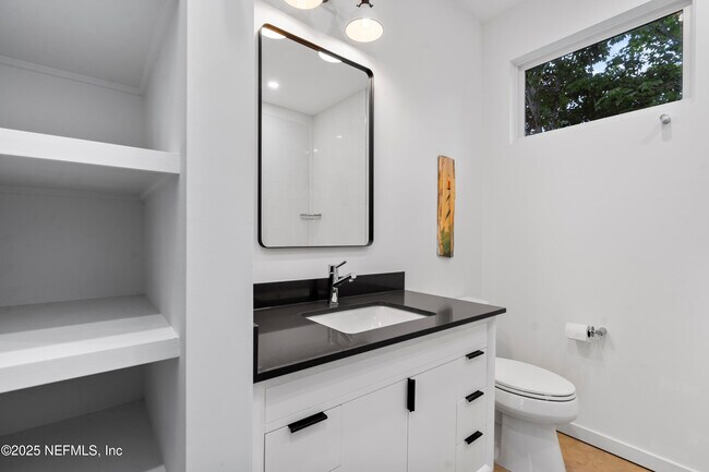 Building Photo - 581 Hazel St