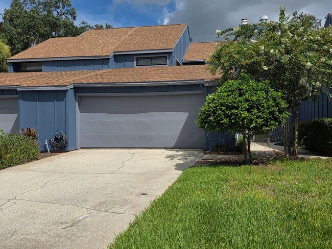 Building Photo - Spacious Townhome in The Trails