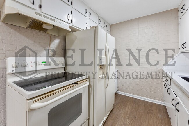 Building Photo - 3419 S Glenn Ave