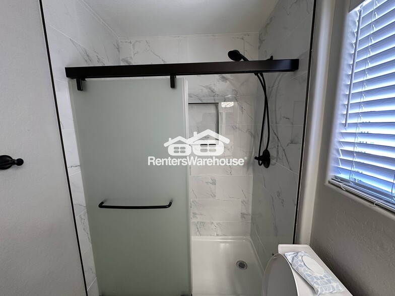 Building Photo - 10992 W Manzanita Dr