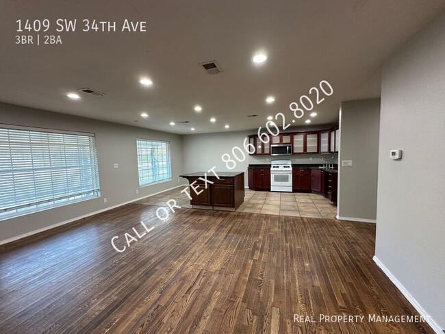 Building Photo - Spacious 3 bed 2 bath home with easy acces...